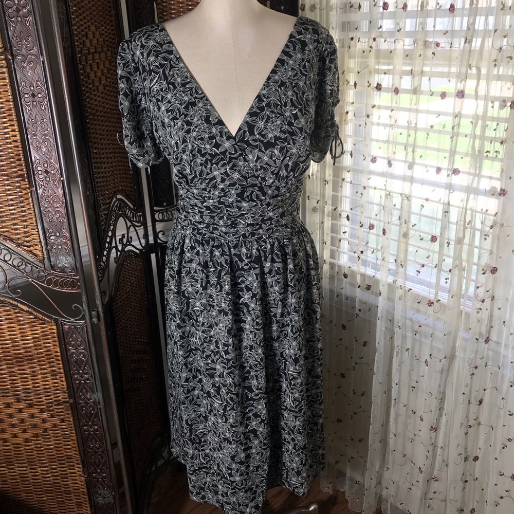 London Times Black & White Floral Midi Dress